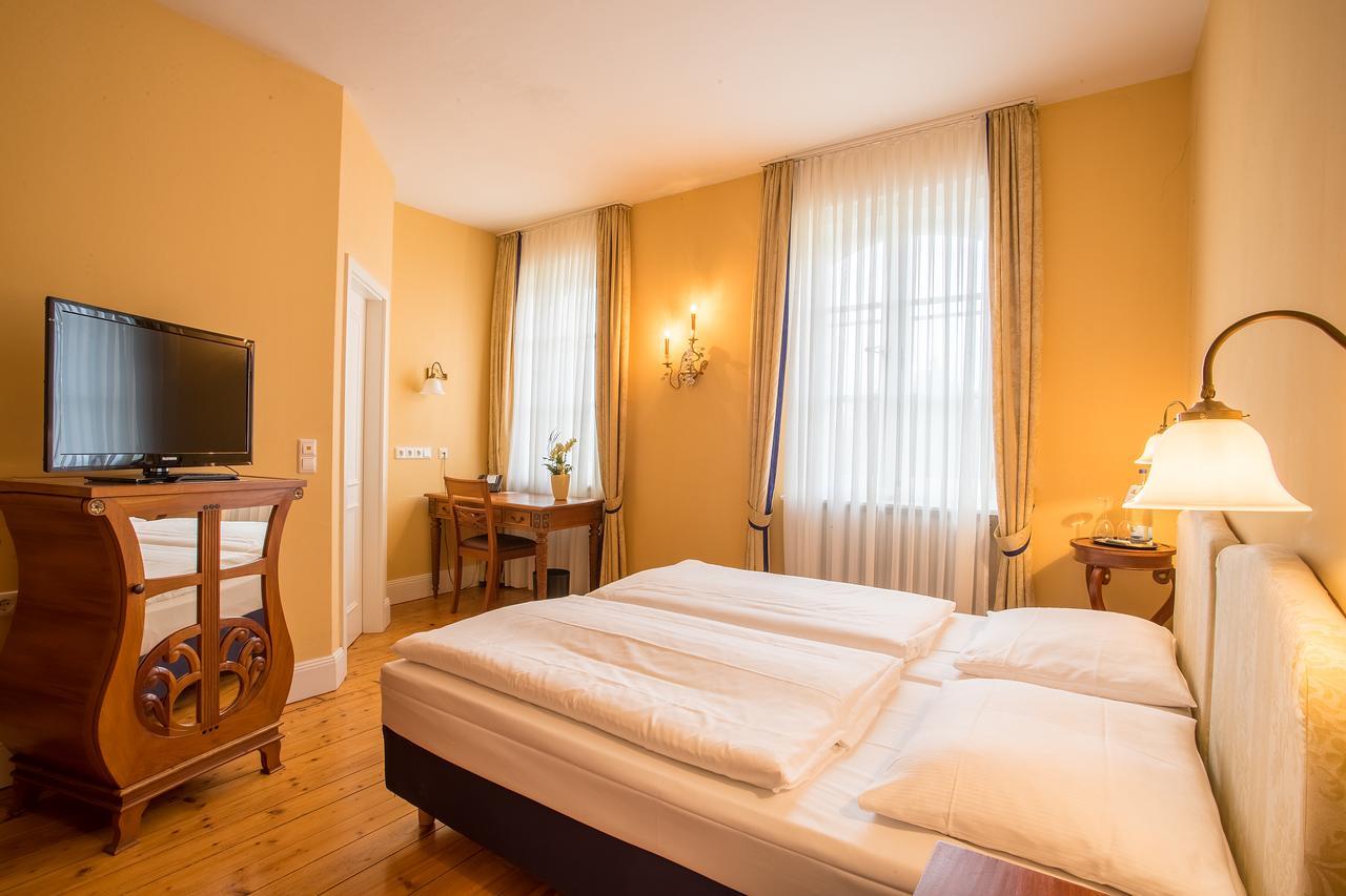Schlosshotel Neckarbischofsheim Exterior foto